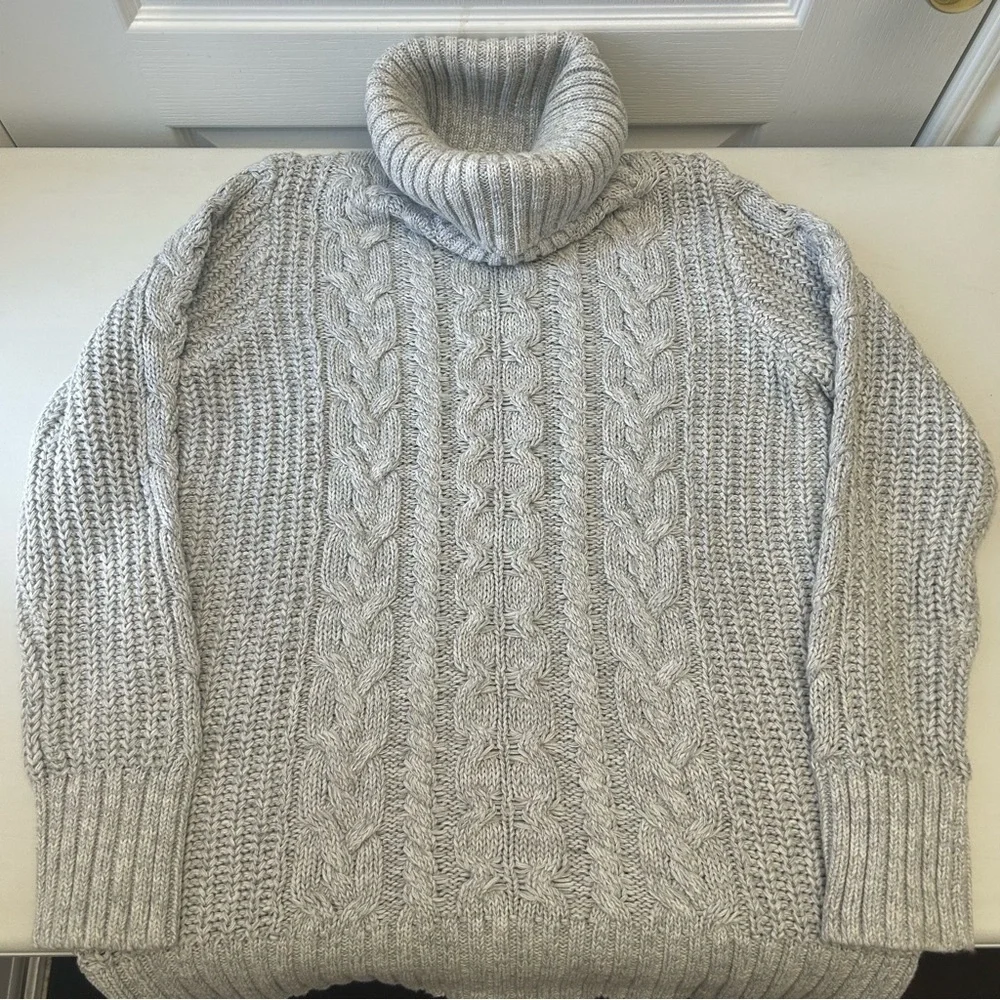 GAP Light Gray Cable Knit Turtleneck Sweater Size Medium - Picture 14 of 16